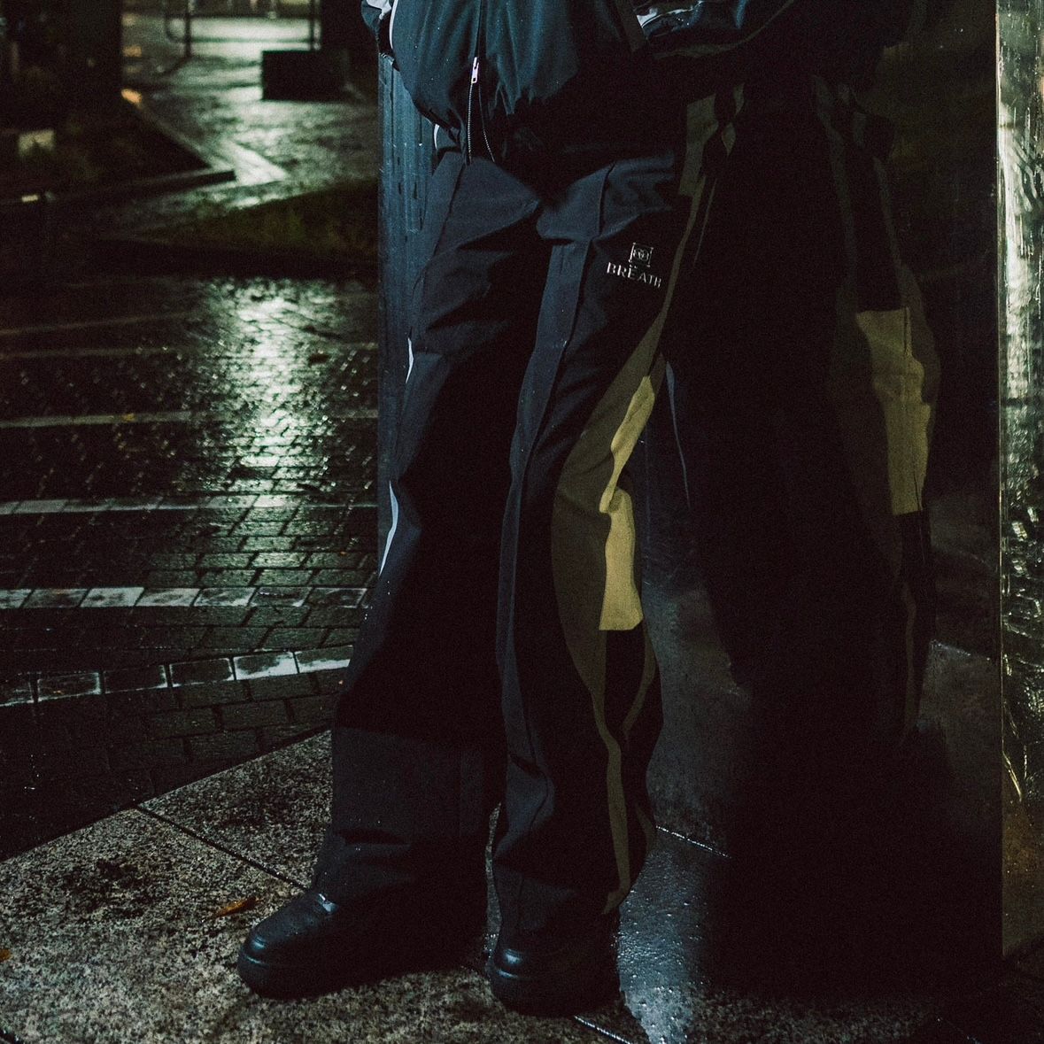 【残り一点】Crest Logo Warm Up Pants