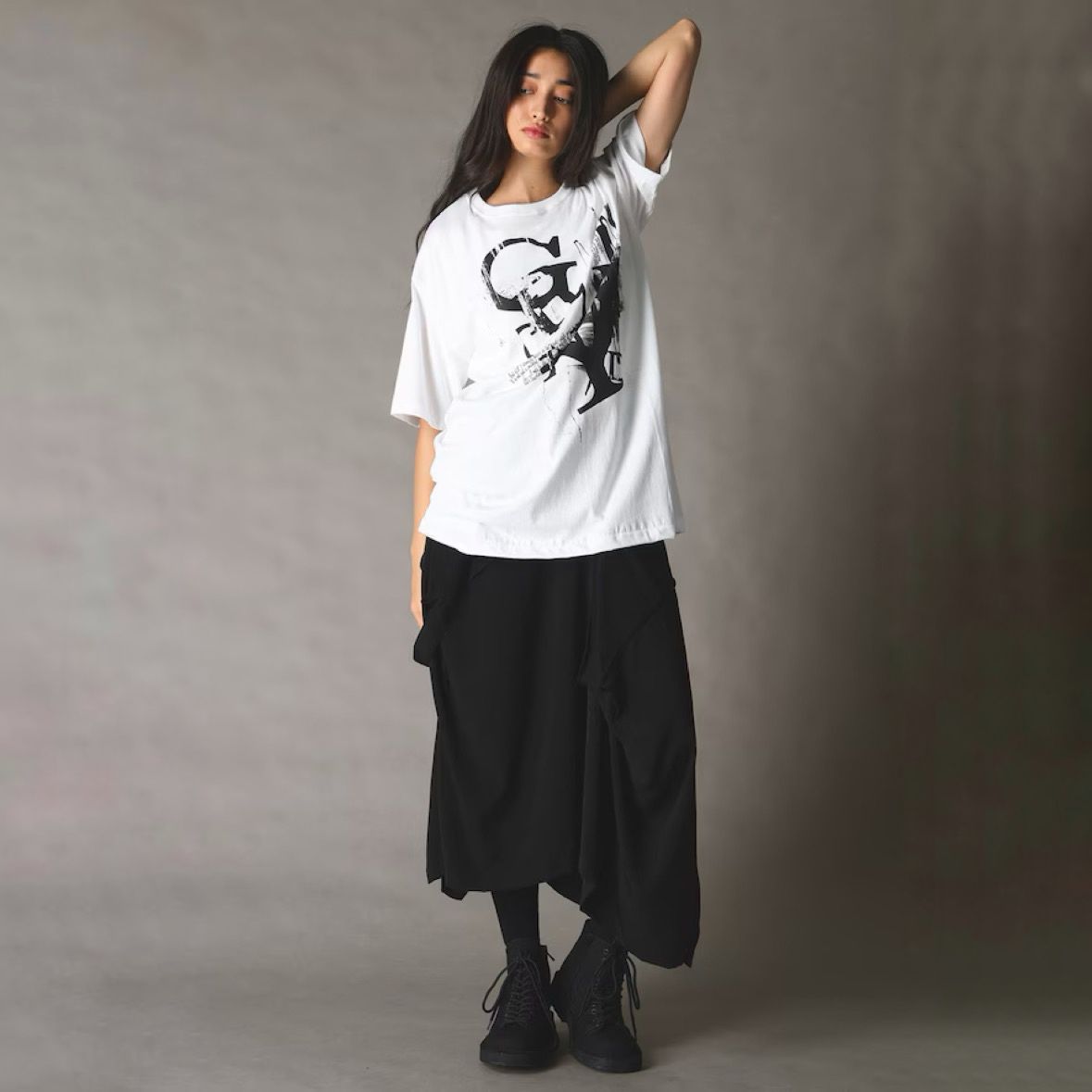 【残り一点】やぶれロゴカットソー