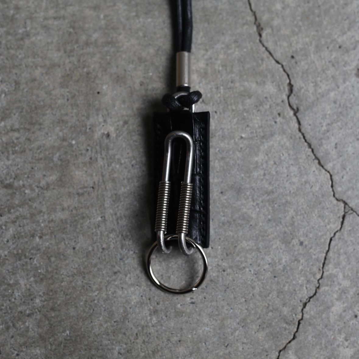 【残りわずか】Spring Clip Neck Holder(CLIX_CROCO GRAIN)