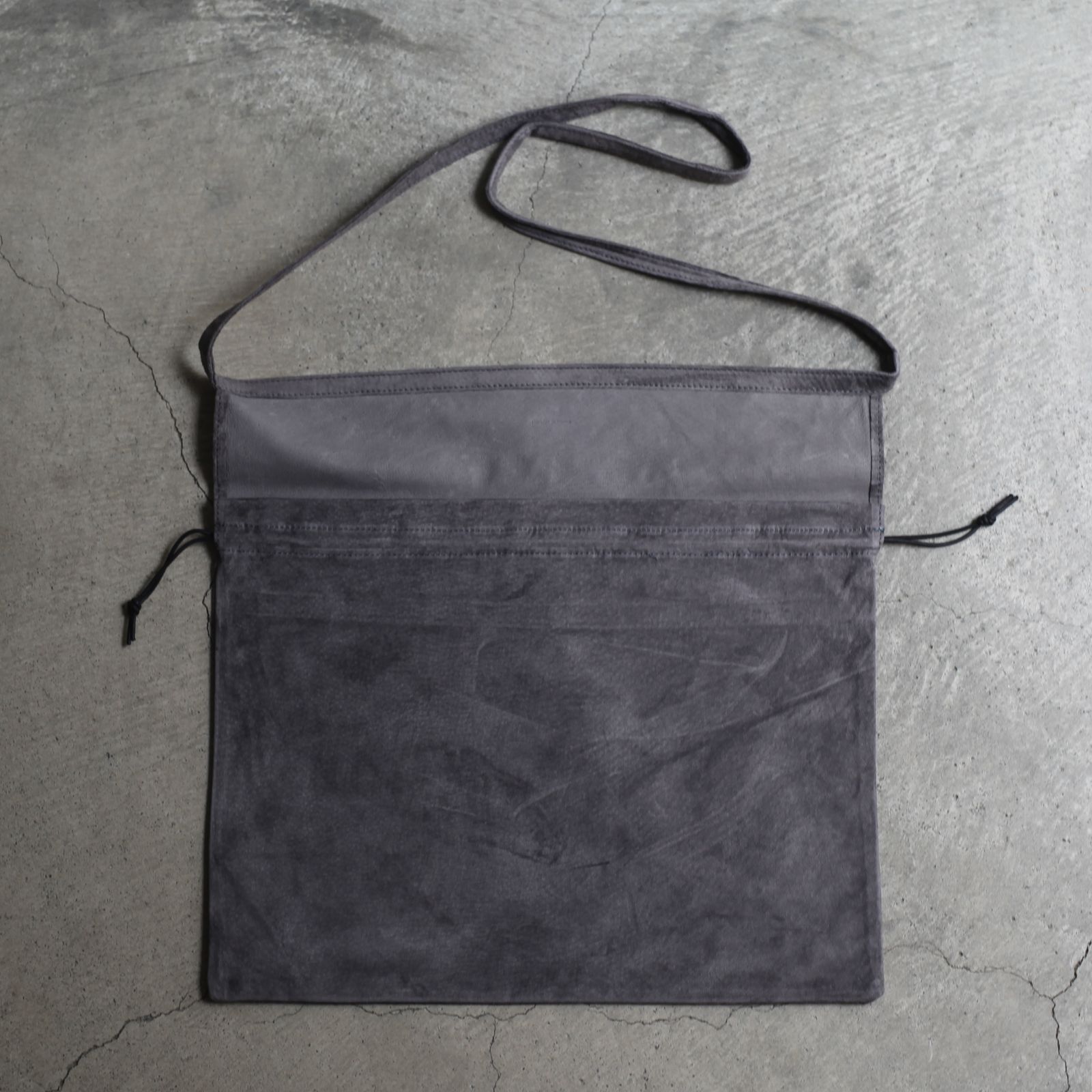 【残りわずか】Red Cross Bag Big(DARK GRAY)