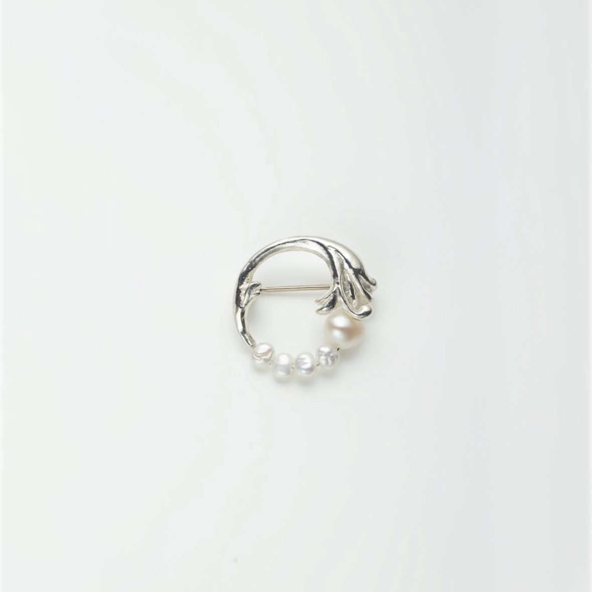 【お取り寄せ注文可能】Baroque Pearl Circle Leaf Brooch