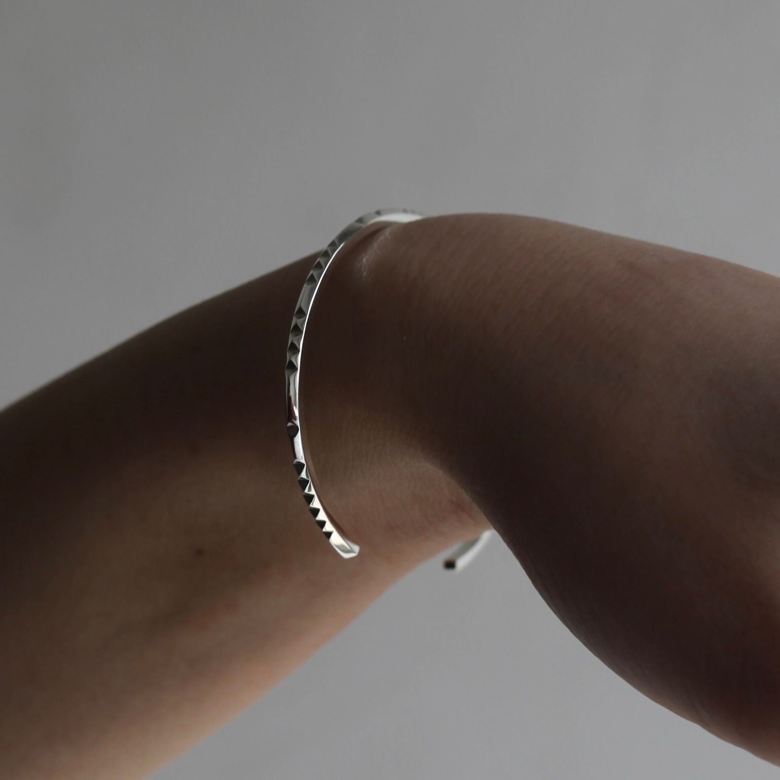 【お取り寄せ注文可能】Little Studs Bangle