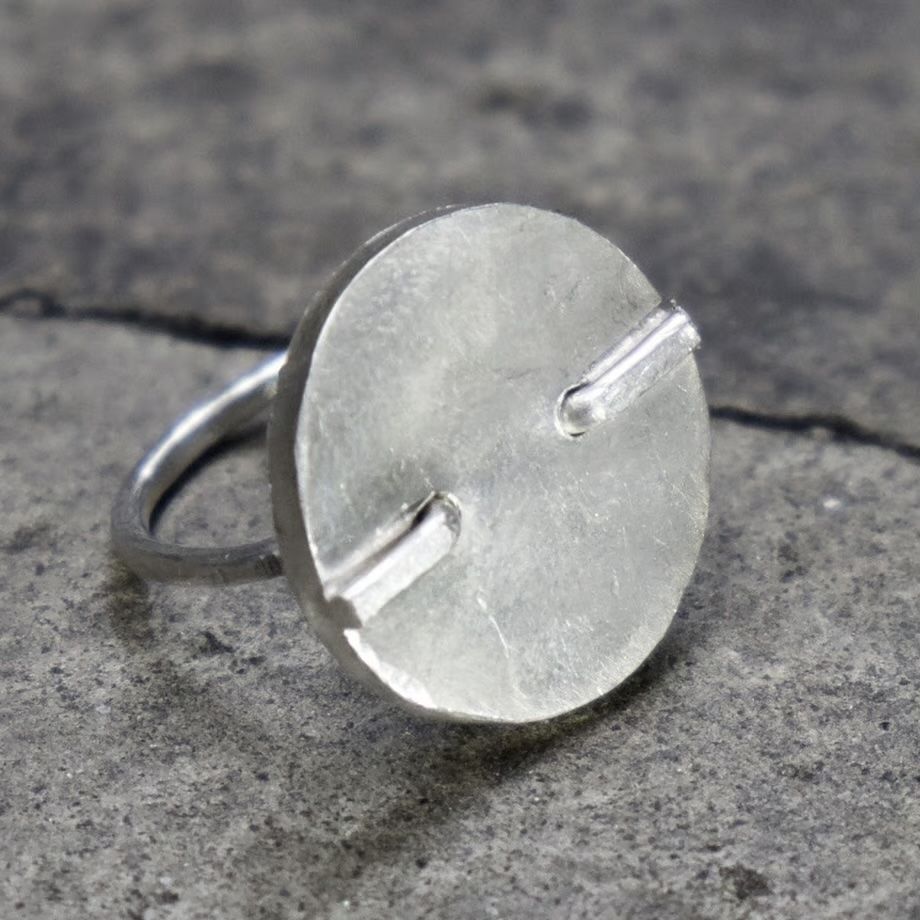 【お取り寄せ注文可能】U Shaped Pin Ring Round
