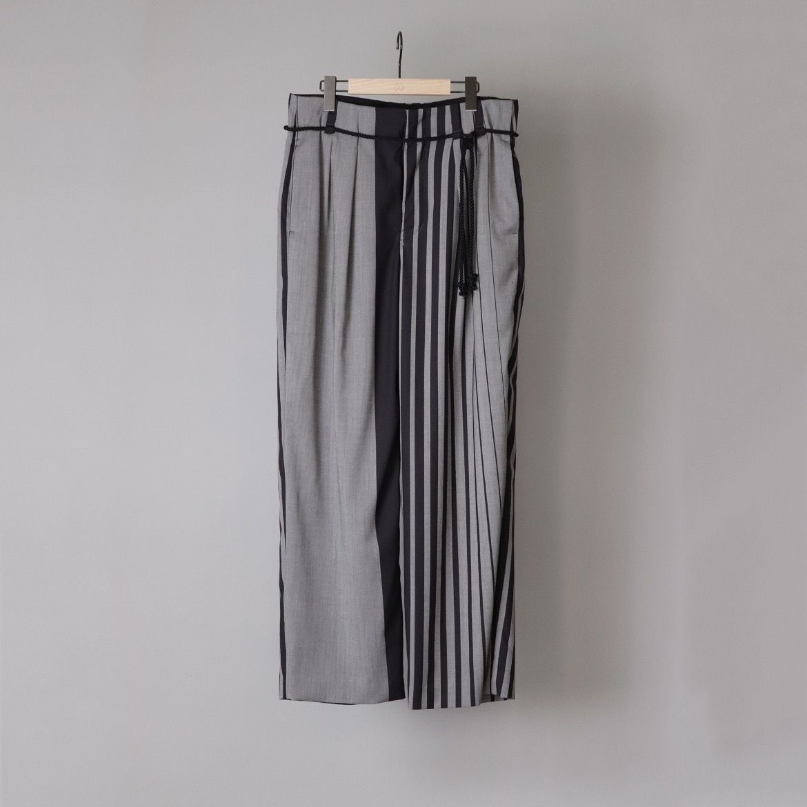 ETHOSENS - 【残り一点】Irregular Stripe Slacks | ACRMTSM ONLINE STORE