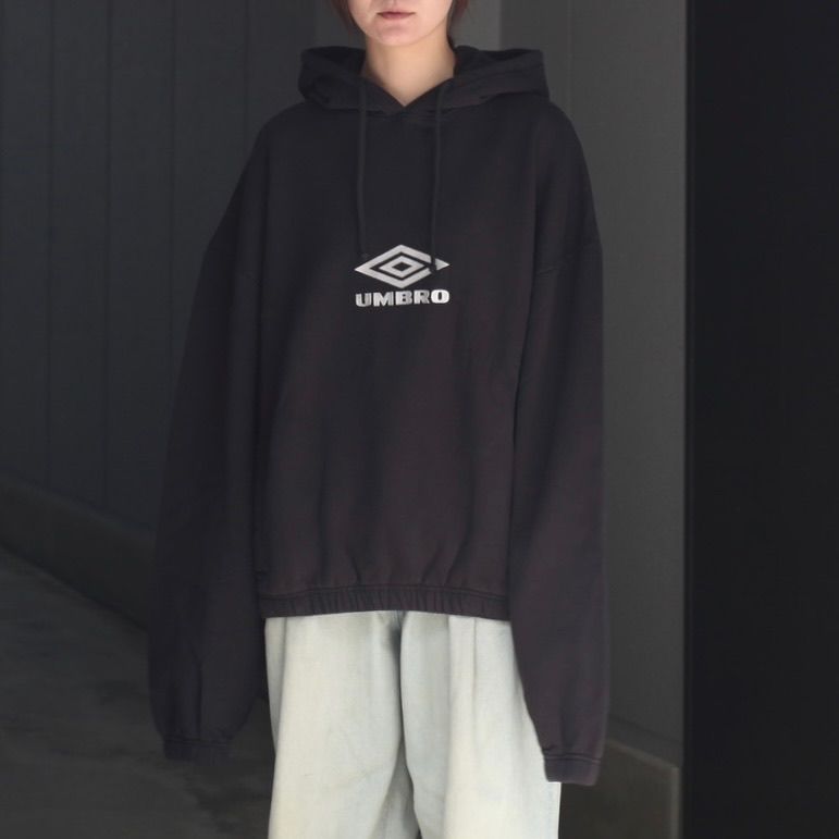 【関税込み】Umbro ブラック OG Logo Mask フーディ Umbro | Buy OG Logo Mask Hoodie - Washed Black online | Good