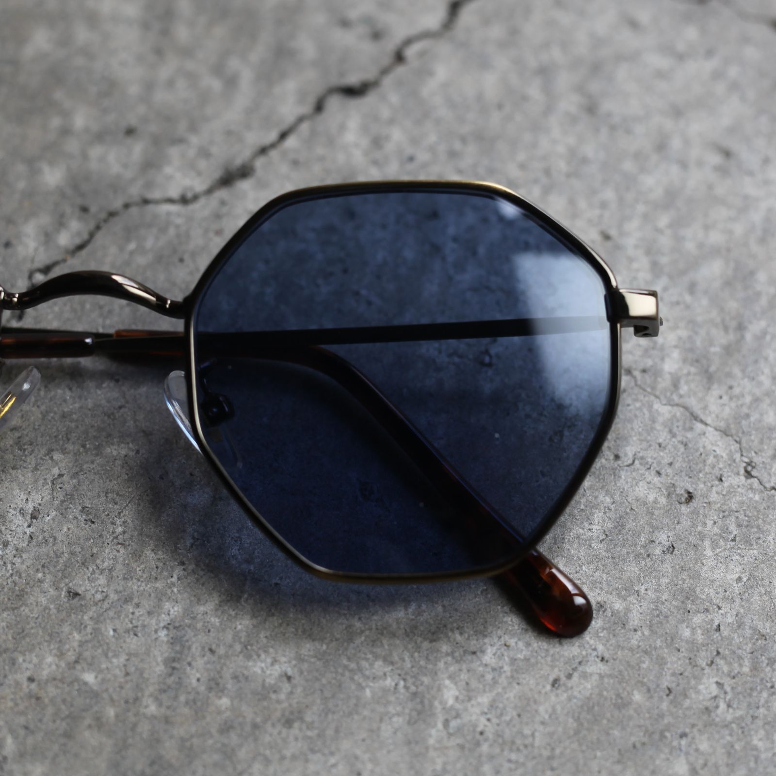 【残り一点】LG Sunglass(NAVY)