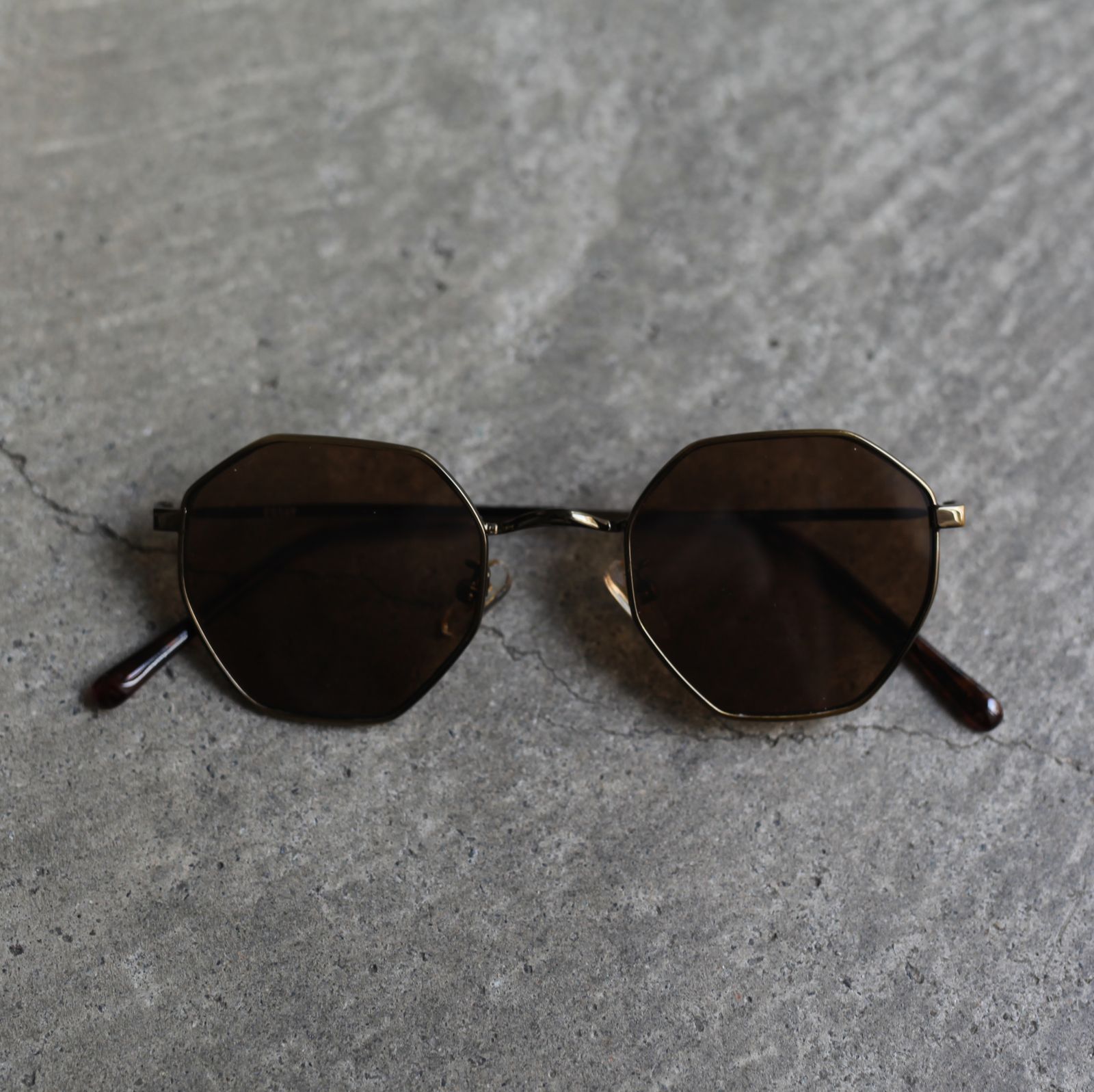 ESSAY - 【残りわずか】LG Sunglass(BROWN) | ACRMTSM ONLINE STORE