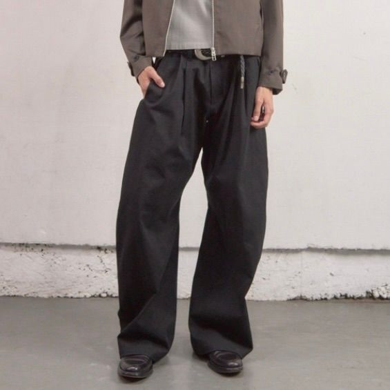 【残り一点】2Tucked Curved Leg Trousers