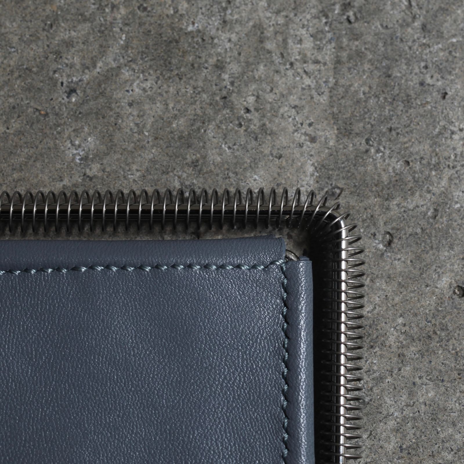 【残り一点】Coil Spring Coin Case(HOOKE_LAMB)