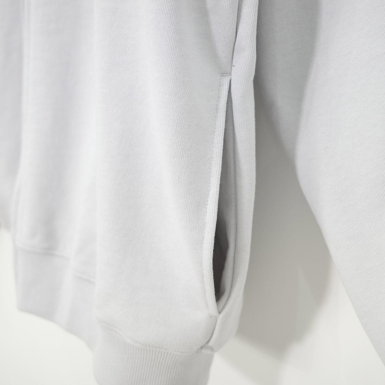 【残りわずか】Zip Sweat Hoodie