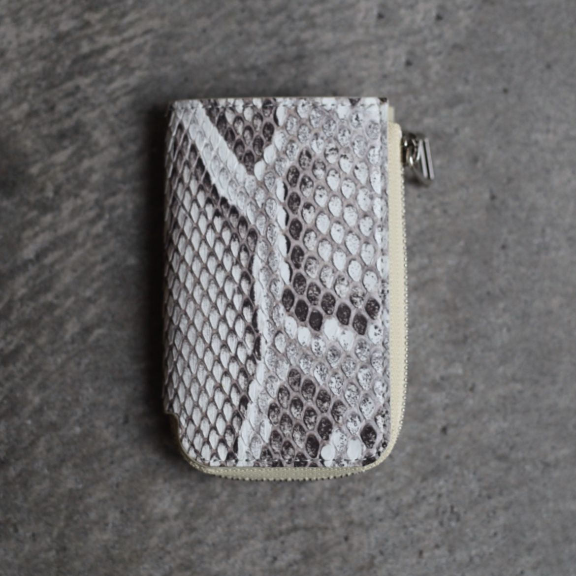 【残りわずか】Cristy Key Card Case(MOLURUS)