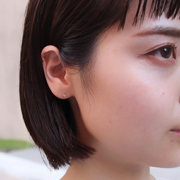 【お取り寄せ注文可能】K18 Triangle Dia Pierce(GOLD)