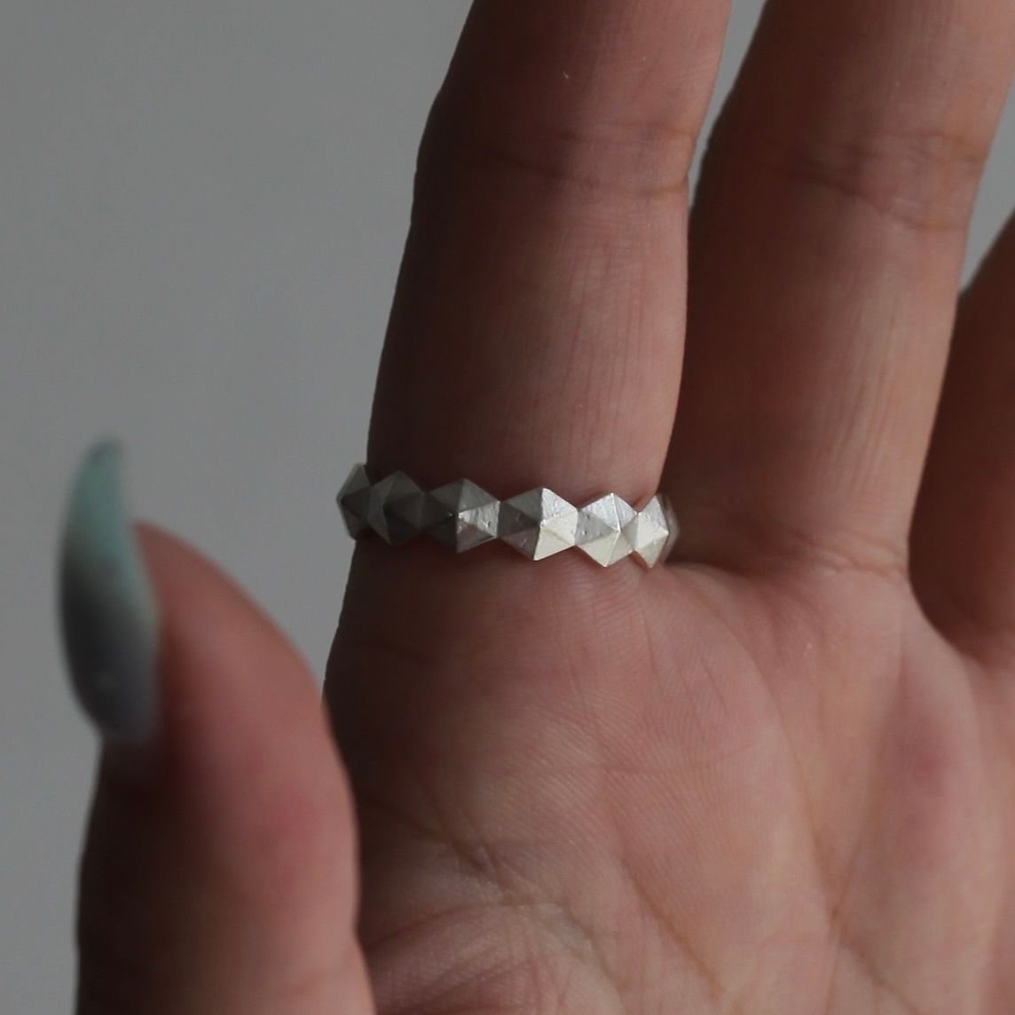 【お取り寄せ注文可能】Honeycomb Studs Ring S