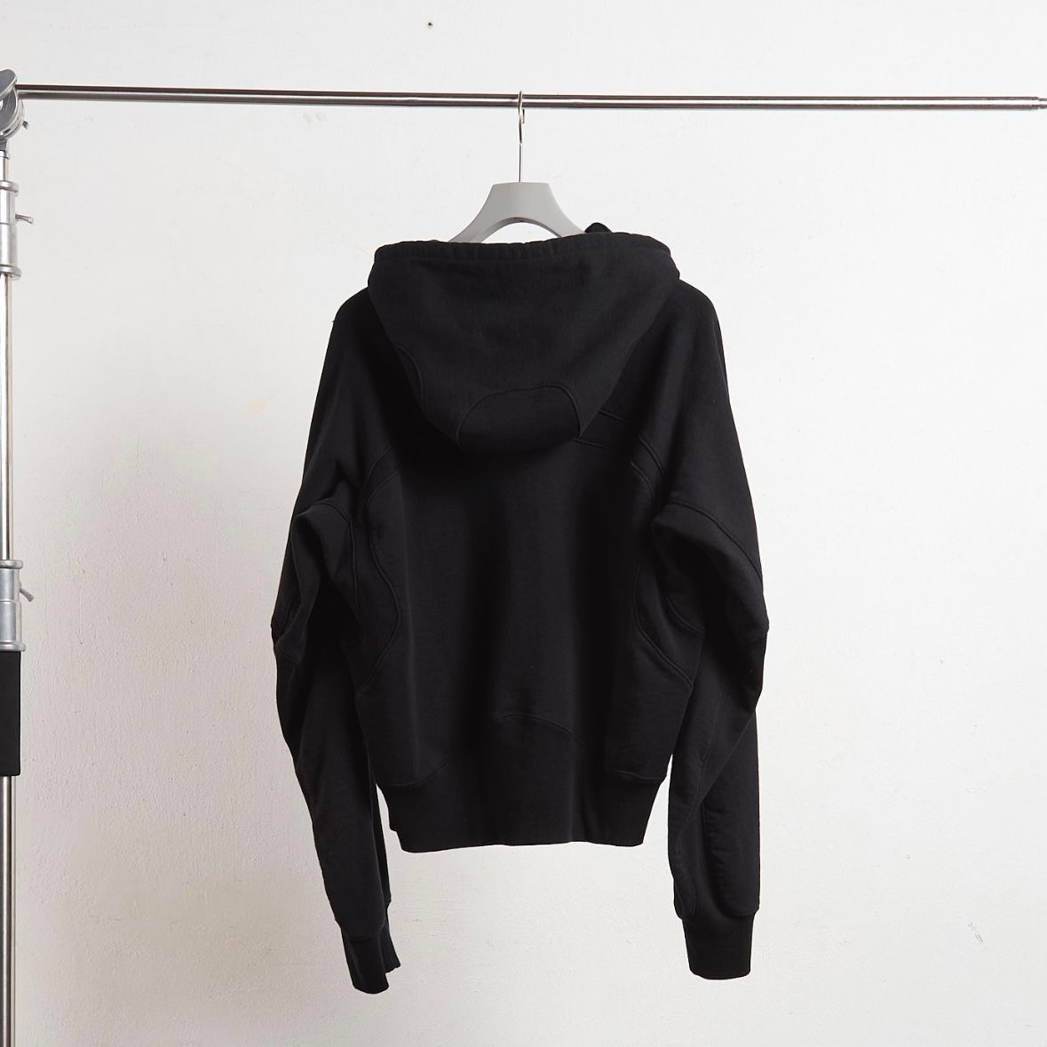 【残りわずか】Panelled Pullover Hoodie