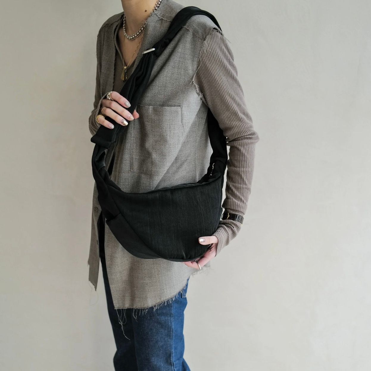 【再販売通知受付可能】Annie Puffer Mini Moon Bag(CERATO BRIGHT)