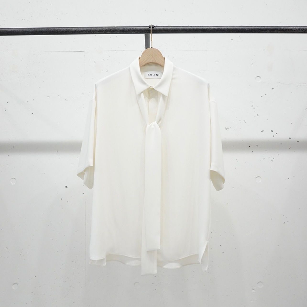 CULLNI - 【残り一点】Double Satin Bow Tie Short Sleeve Shirt  