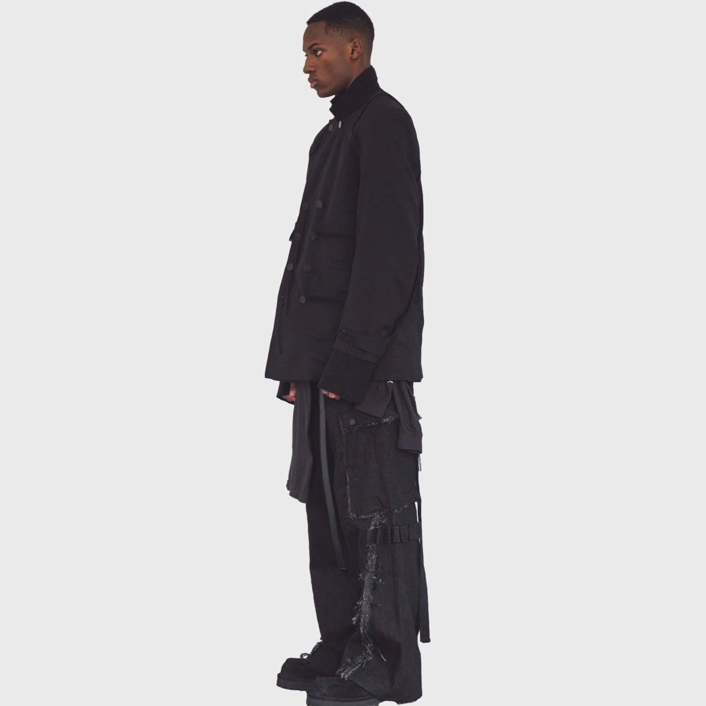 【残りわずか】Slash Seam Twist Cargo Jeans(NOIR)