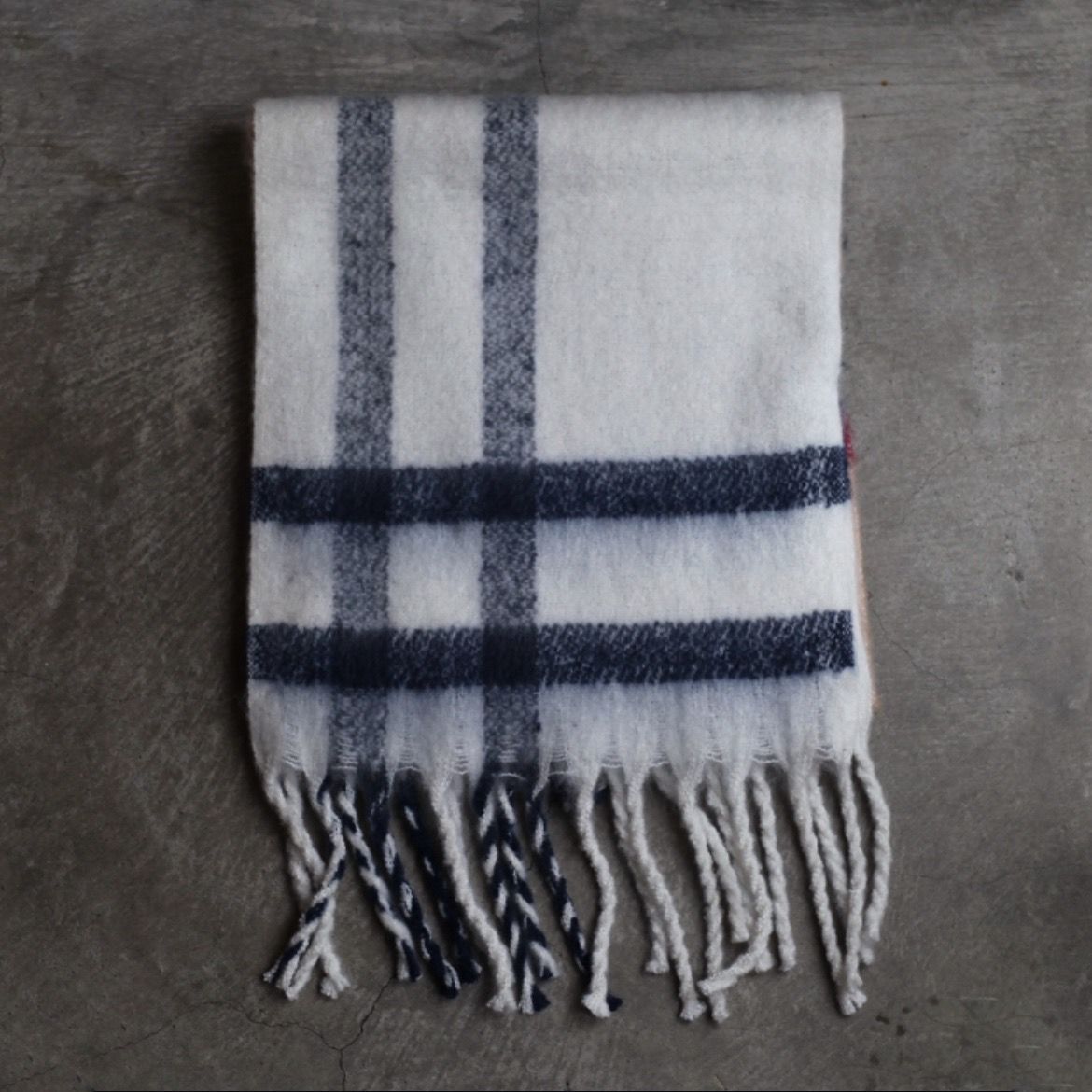 【残り一点】Barbour Isla Tartan Boucle Scarf