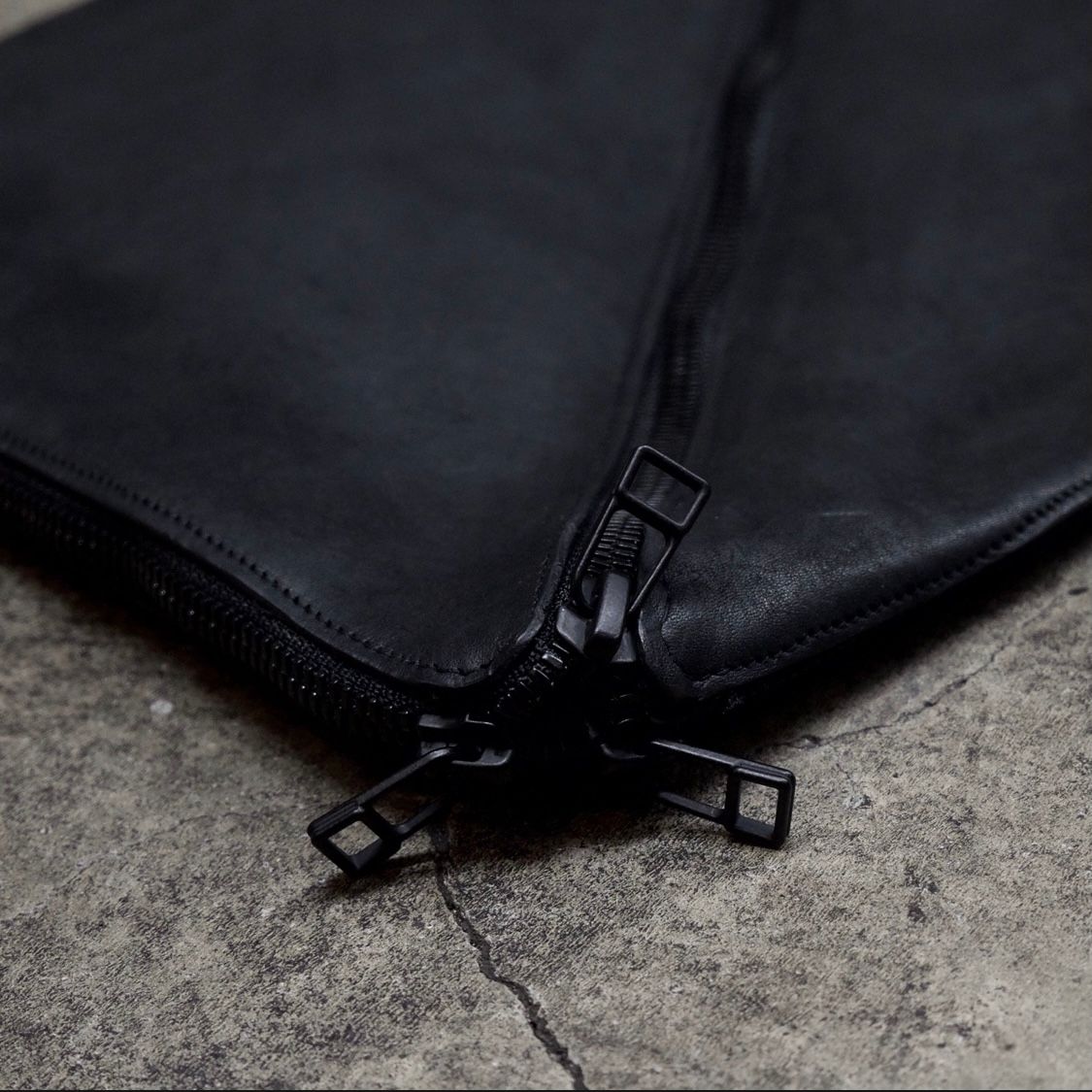 【お取り寄せ注文可能】Vertices Clutch Bag