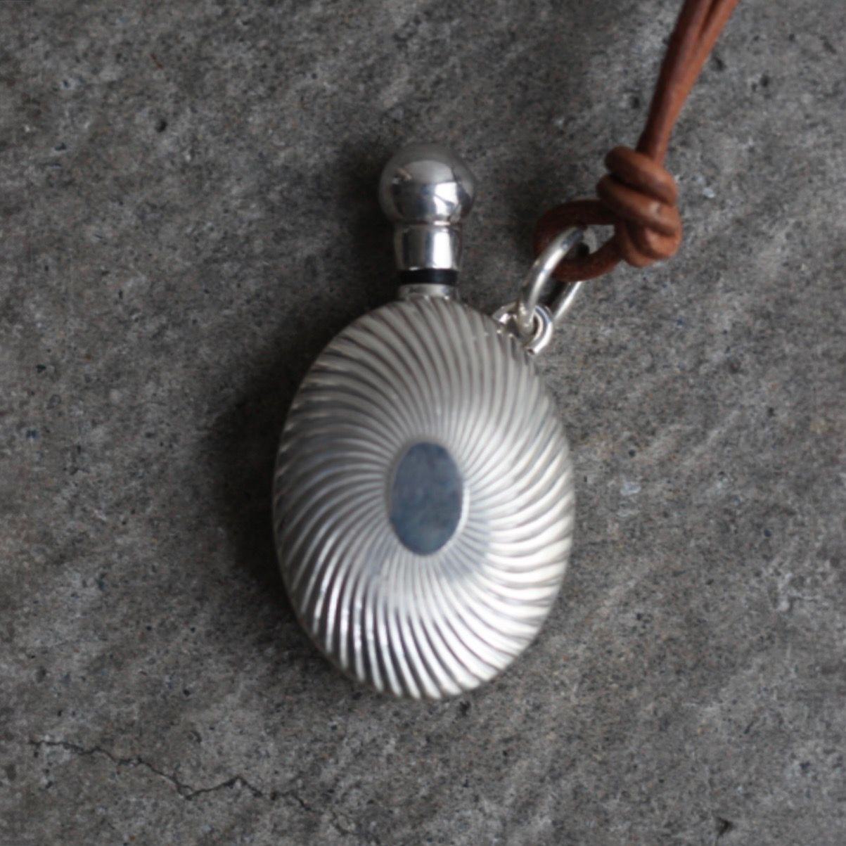 【残り一点】Victorian Perfume Bottle Necklace