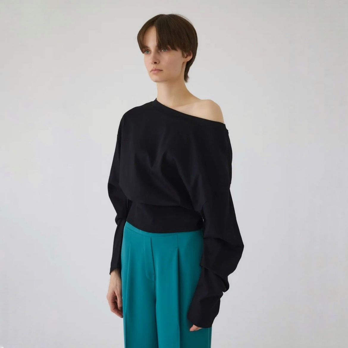 【残り一点】Sleeve Tuck Cut Tops