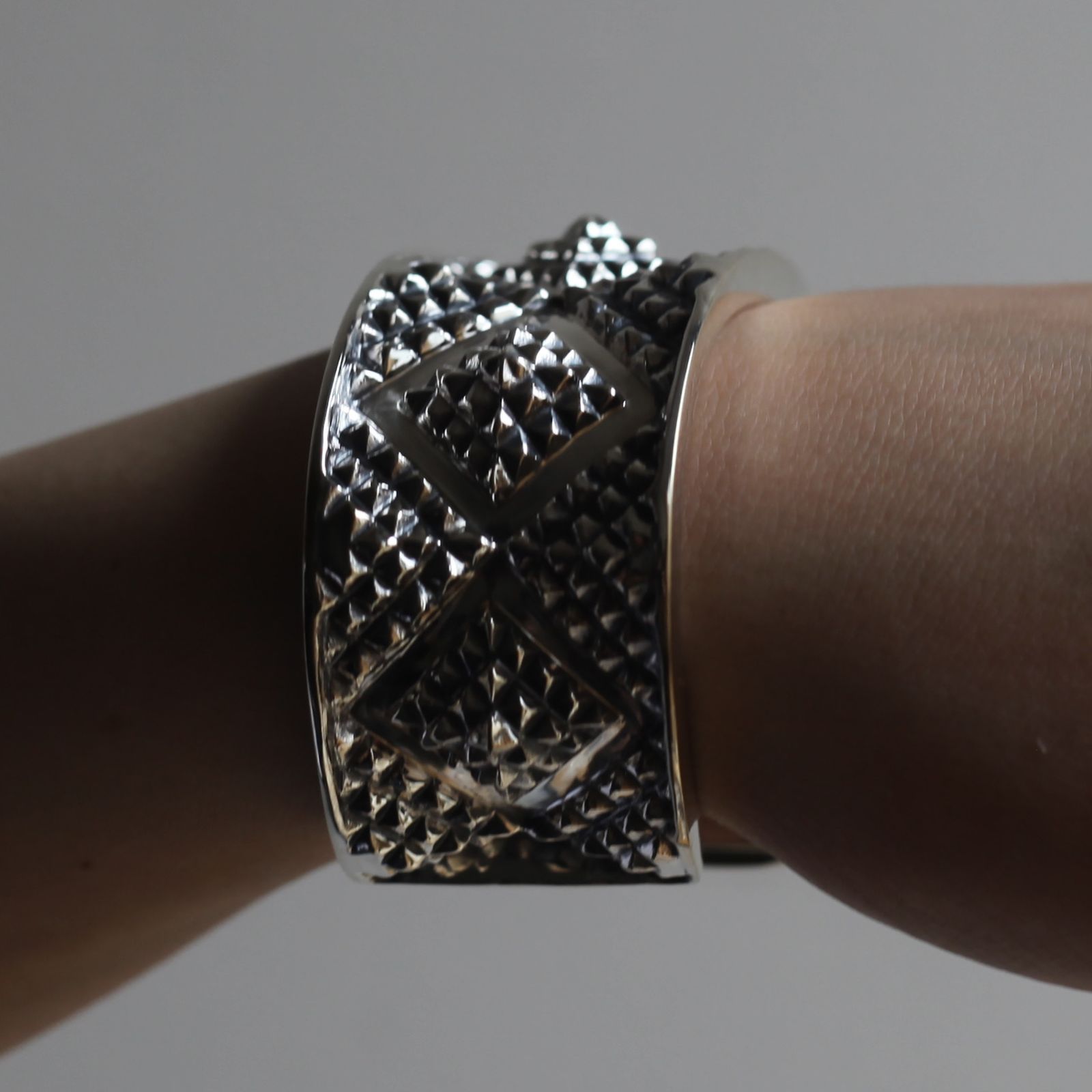 【お取り寄せ注文可能】Element Of Instinct 5 Bangle(SILVER)