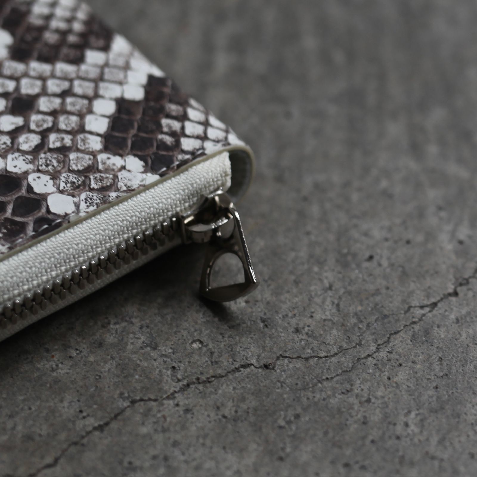 【残りわずか】Cristy Smart Mid WLT.5(MOLURUS)
