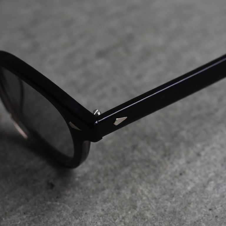 レンズ : LIGHT GREY