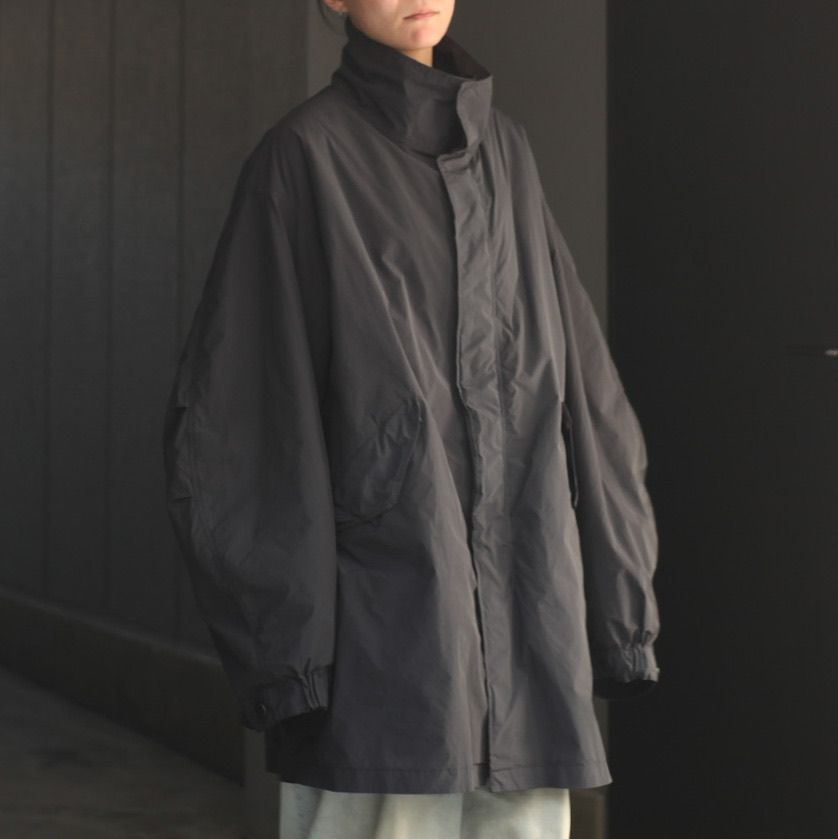 ATON AIR WEATHER SHORT MODS COATチャコールグレー