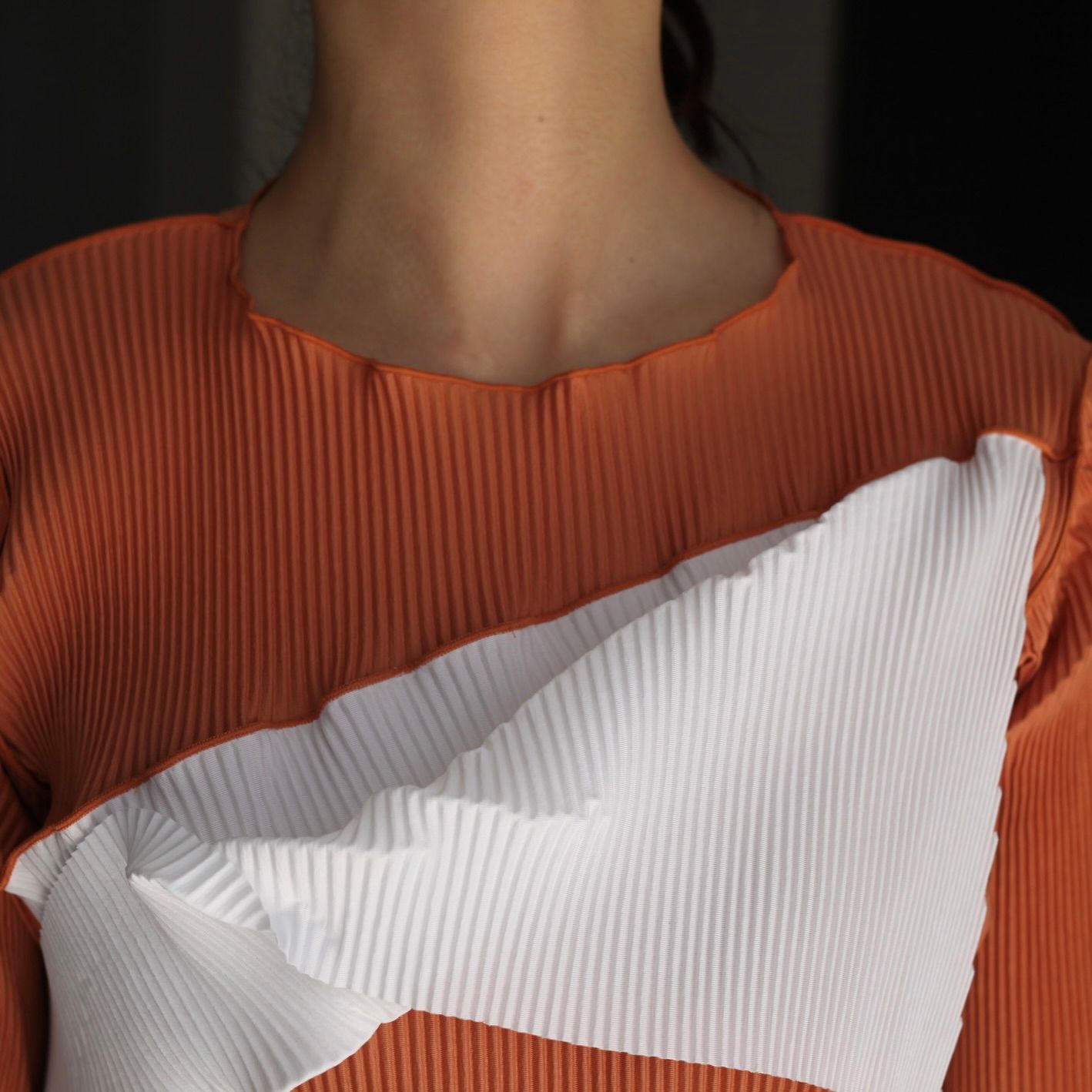 【残り一点】Spiral Wave Long Sleeve Top