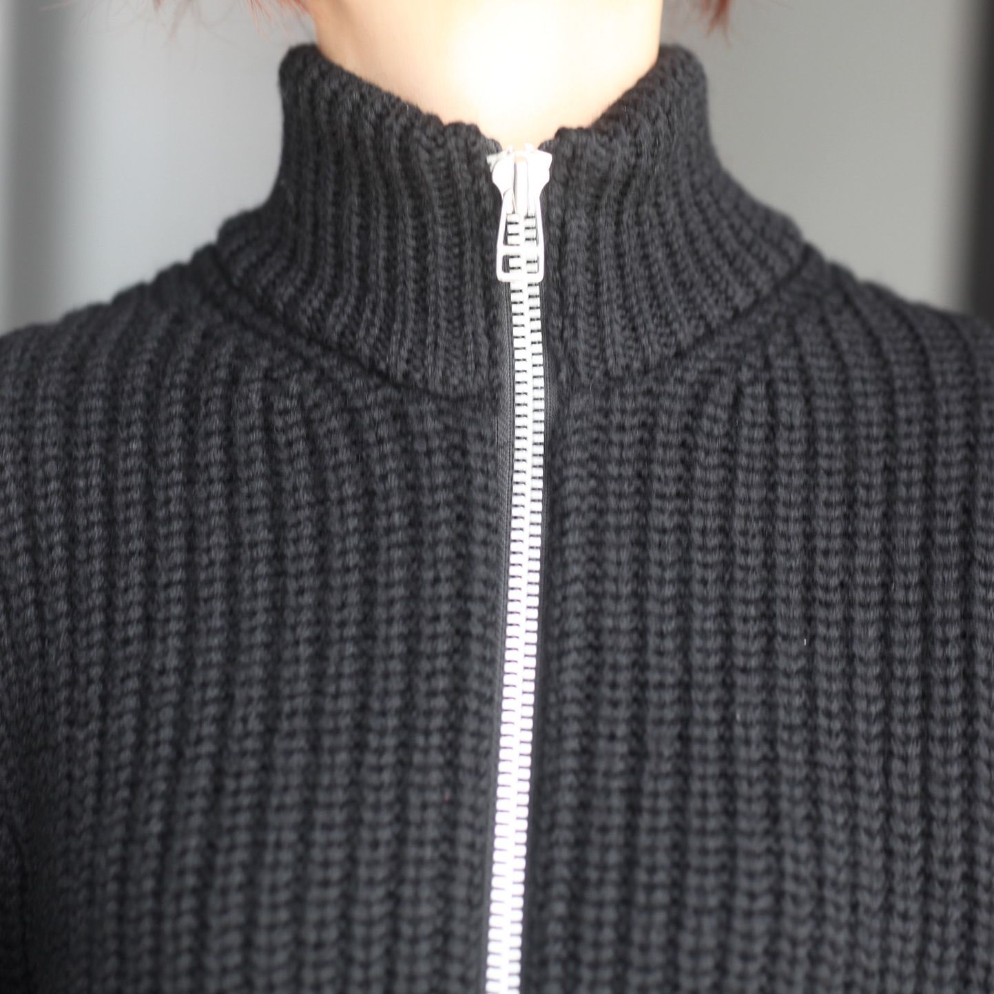 【残り一点】Ribed Massive Rounded Sleeve Zip-Up Knit Jacket