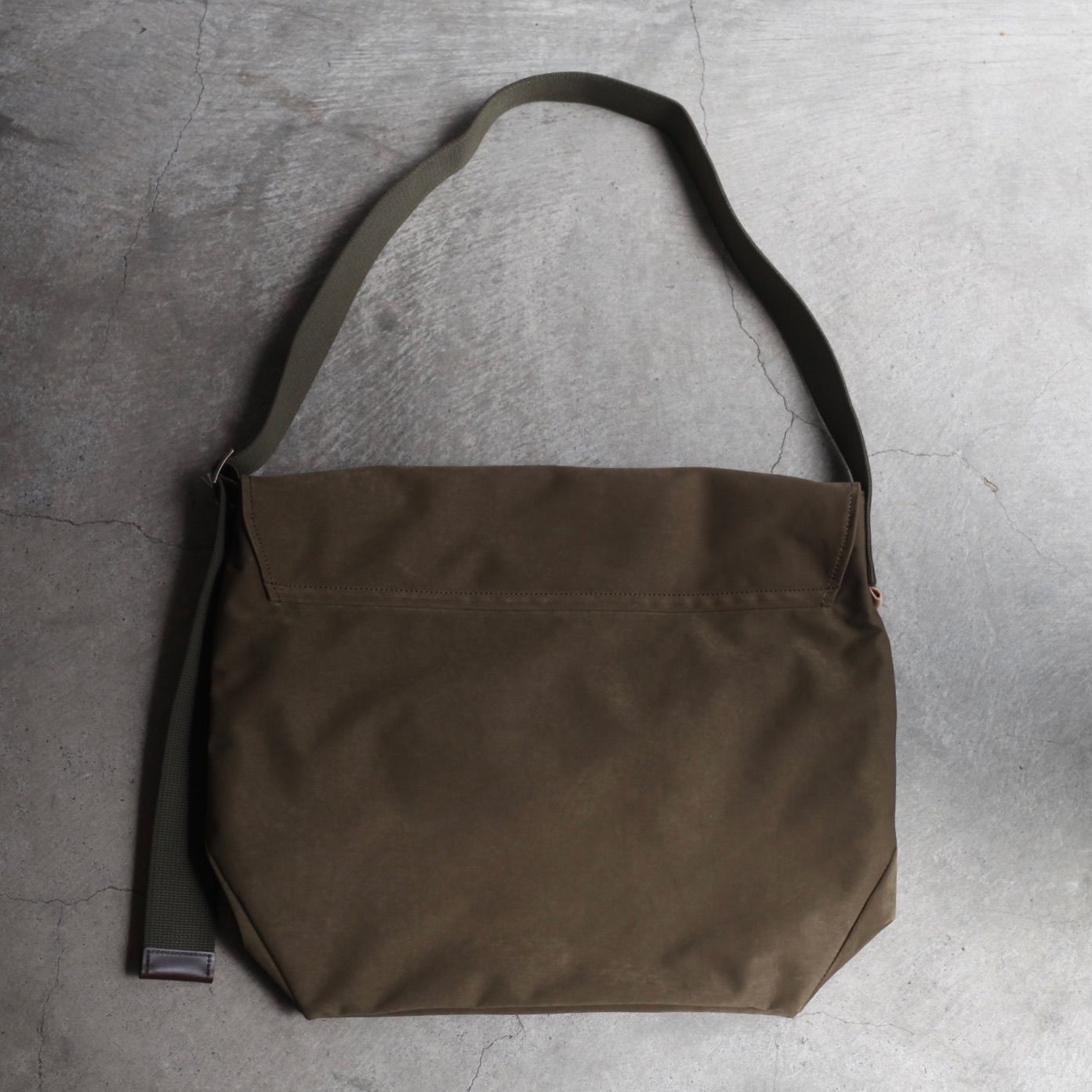 【再販売通知受付可能】Flap Shoulder Big(KHAKI)