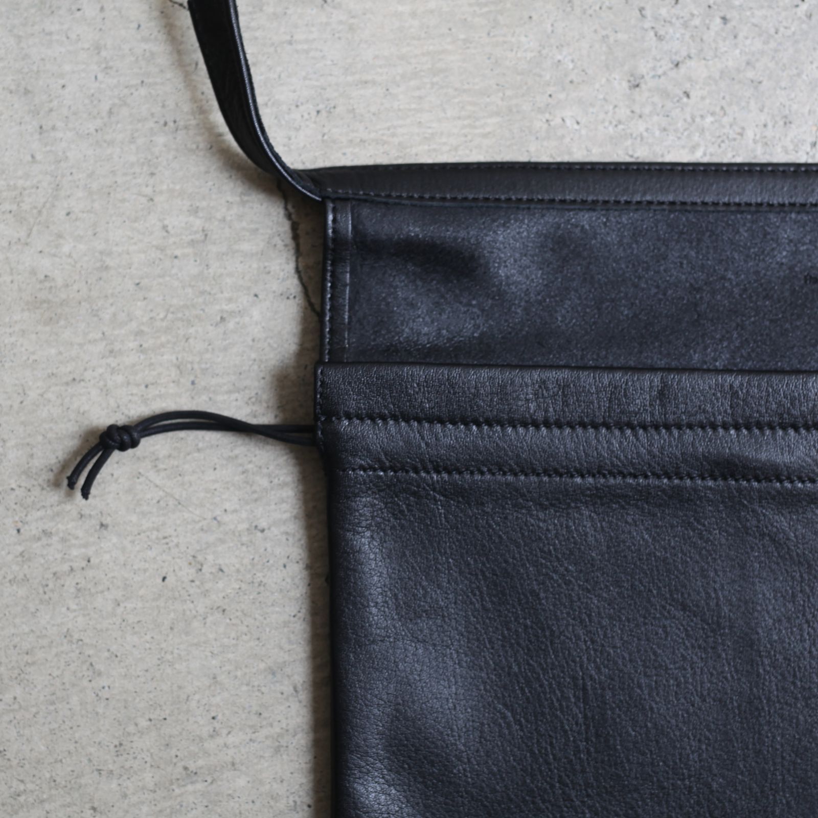 【残りわずか】Cow Red Cross Bag Small(BLACK)