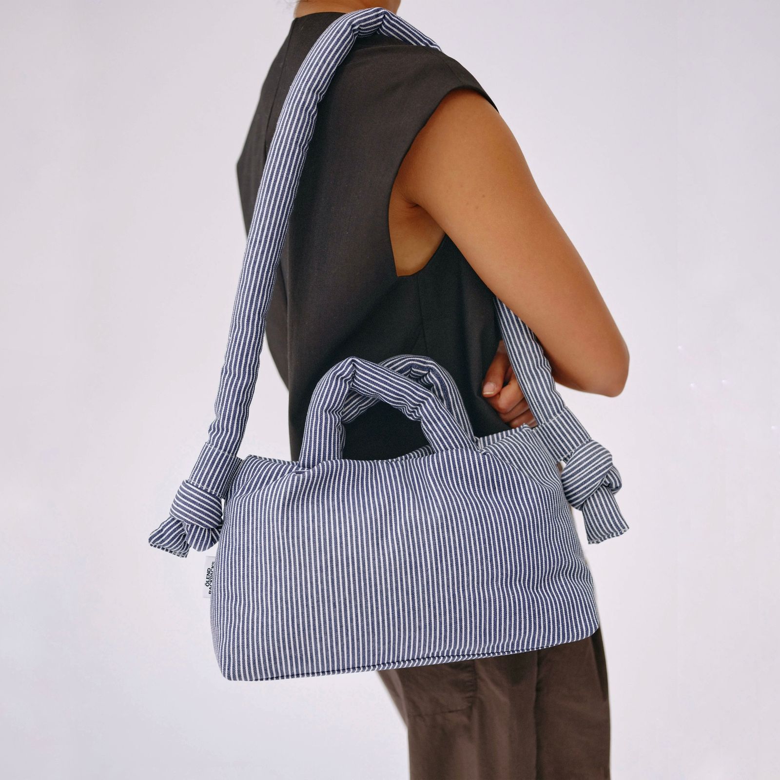 OLEND ハンドバッグ NAVY STRIPES MINI ONA SOFT BAG 【RSL】 ÖLEND ONA SOFT BAG NAVY - Head Over Heels