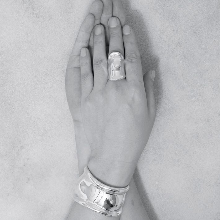 【お取り寄せ注文可能】Chopin Right Finger Armor Bangle(WHITE)