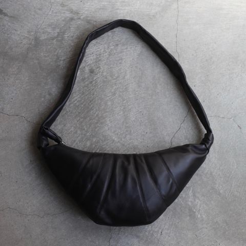 【再販売通知受付可能】Medium Croissant Bag(NAPPA LEATHER)
