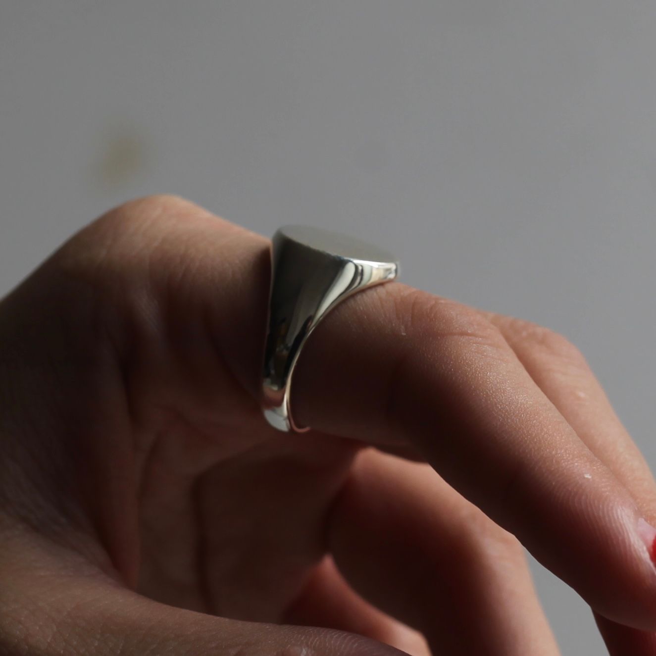 【お取り寄せ注文可能】Oval Sygnet Ring(WHITE)