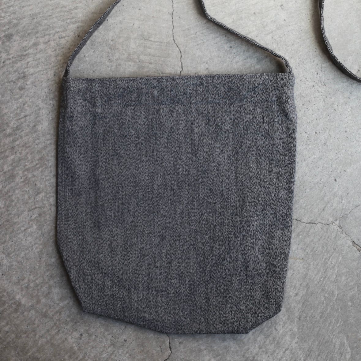 【残りわずか】Researcher Bag Medium(B&W)
