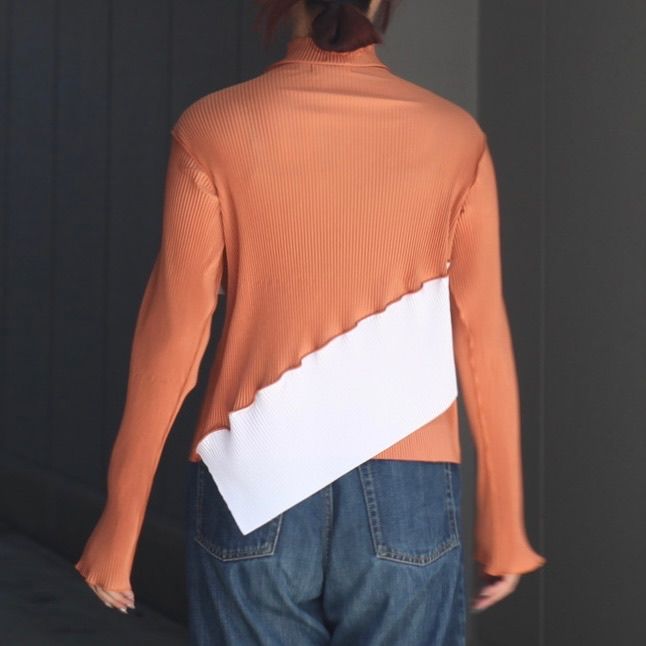 【残り一点】Spiral Wave Long Sleeve Top High Neck Type