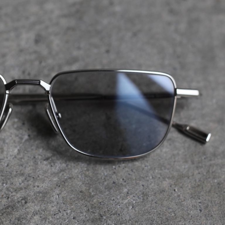 レンズ : LIGHT GREY
