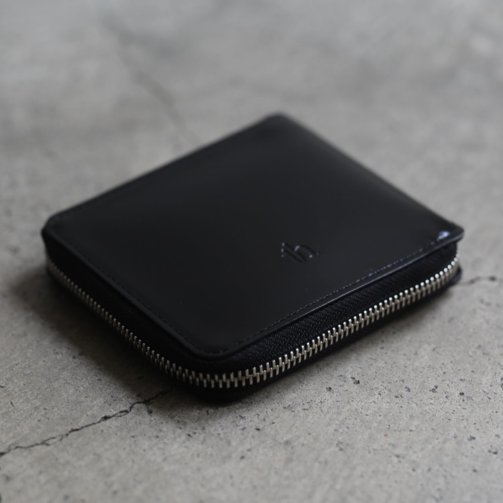 【再販売通知受付可能】Zip Around Wallet(BLACK×SILVER)