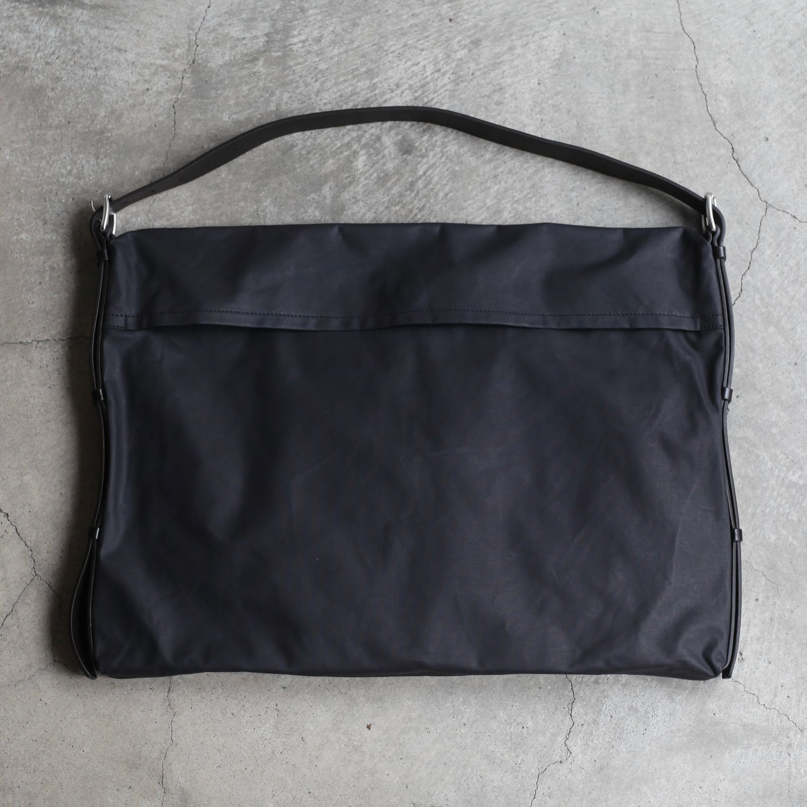 【残りわずか】Trench Pocket Medium Bag