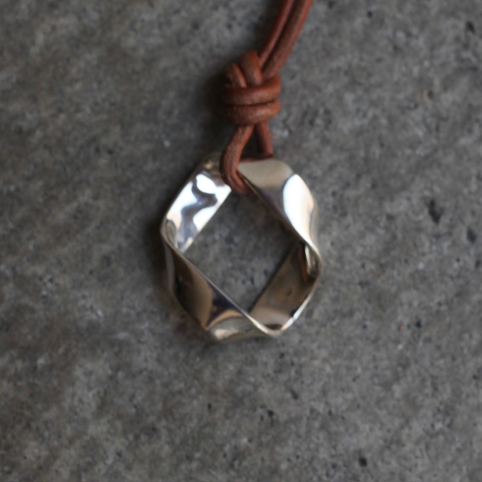 Garden of Eden - 【残りわずか】Twist Curve Leather Necklace