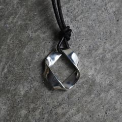 【残り一点】Twist Curve Leather Necklace(BLACK LEATHER×SILVER)