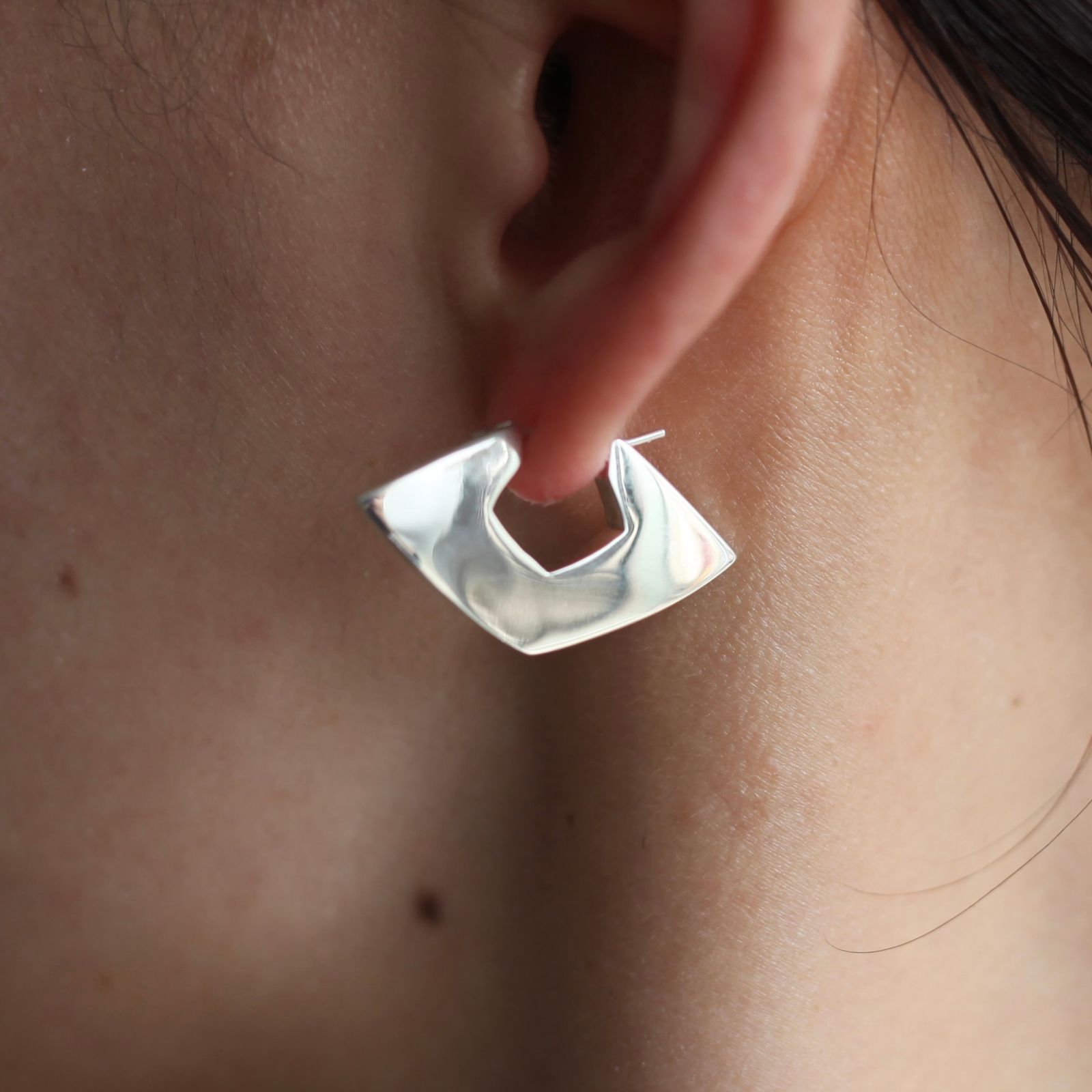 【残り一点】YU-KIN Diamond Shape Earrings(両耳用）