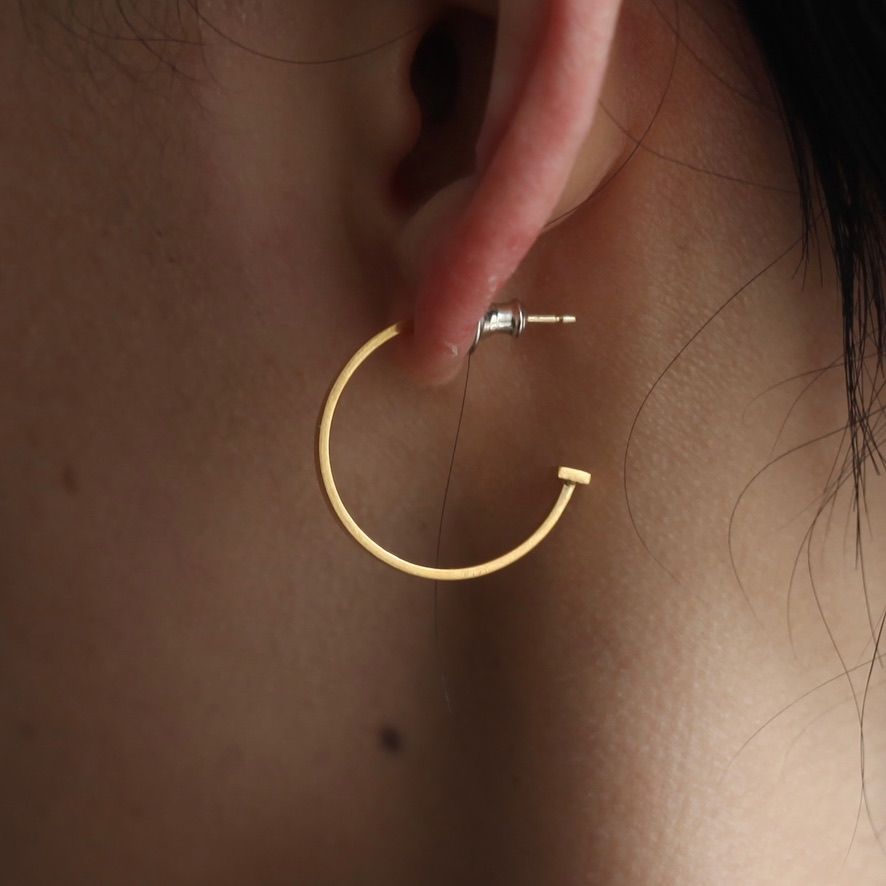 MUZE - 【残り一点】Traditional Nails M Logo Earrings(GOLD