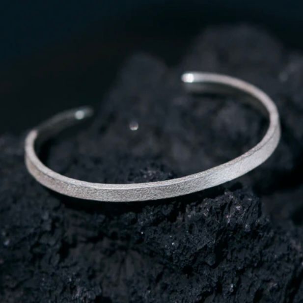 【お取り寄せ注文可能】4mm Stone Texture Narrow Bangle