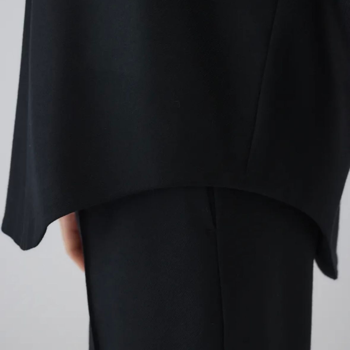 【残り一点】Wool Saxony U Curve Tops