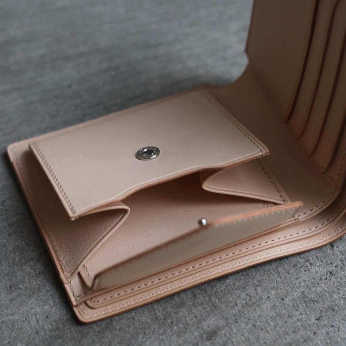 【再販売通知受付可能】Half Folded Wallet(NATURAL)