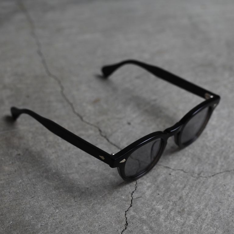 レンズ : LIGHT GREY